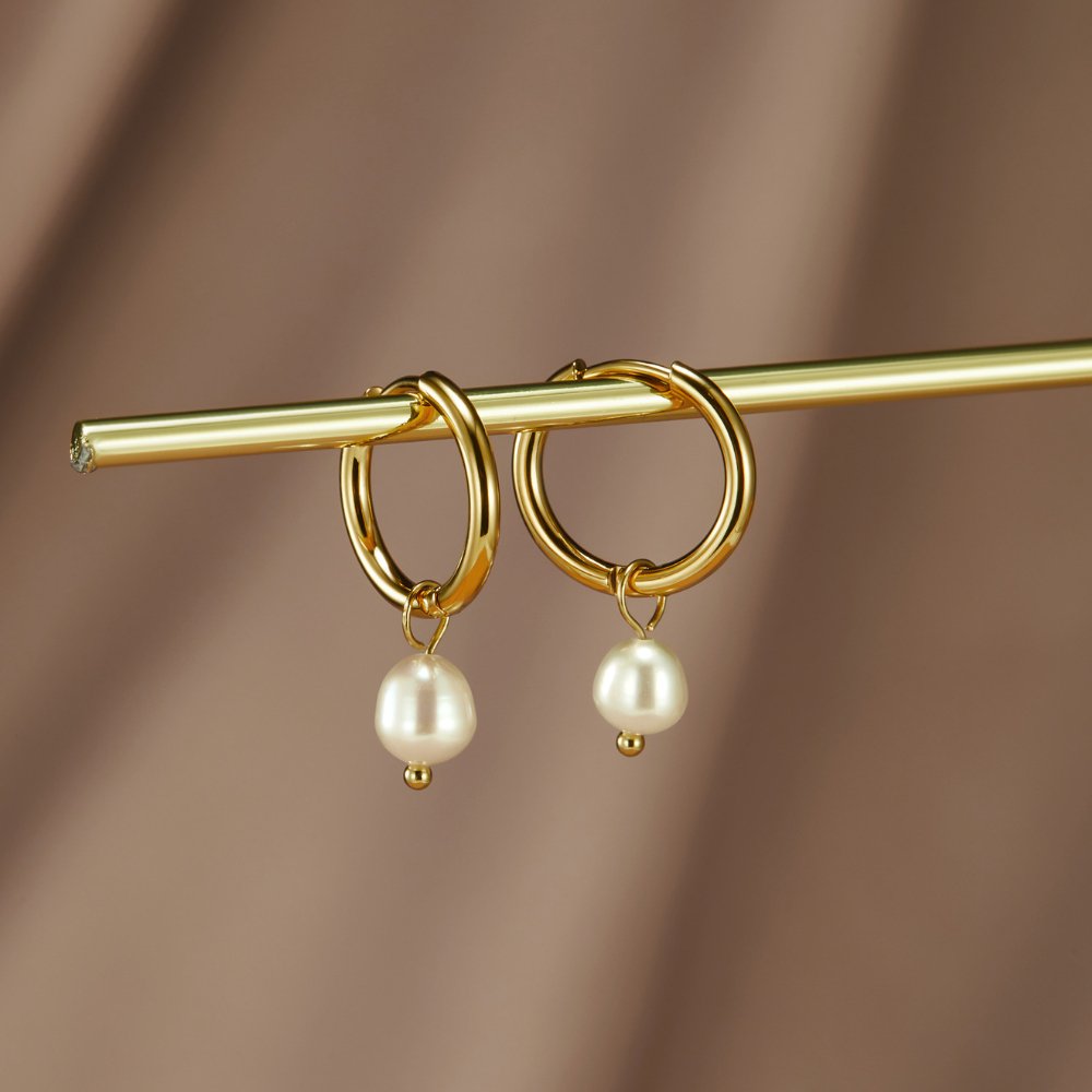 The Classic Perla Aretes de Aro