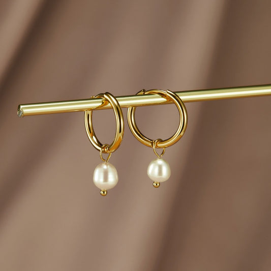The Classic Perla Aretes de Aro
