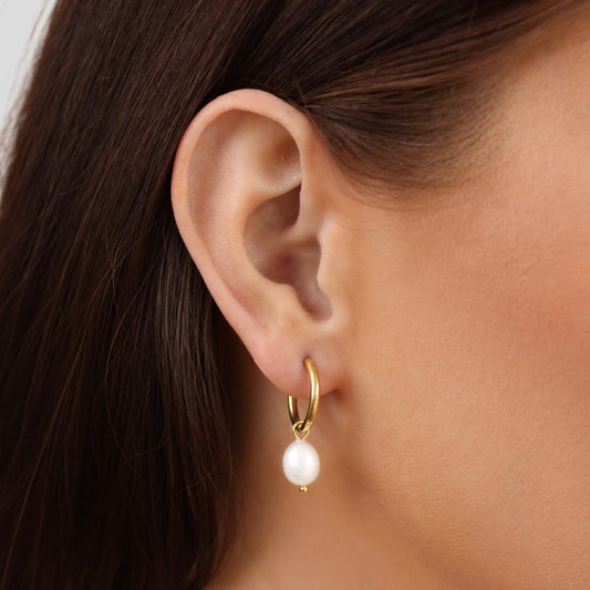 The Classic Perla Aretes de Aro