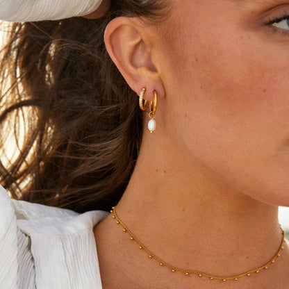The Classic Perla Aretes de Aro