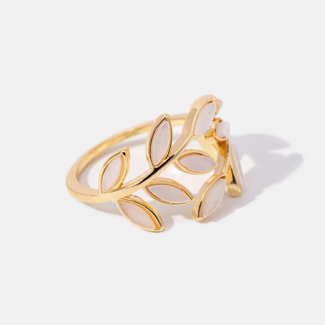 Oro Leaf Motif Anillo