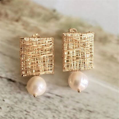 Elegant Golden Thread Aretes de Perlas