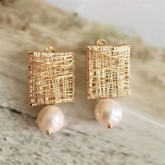 Elegant Golden Thread Aretes de Perlas