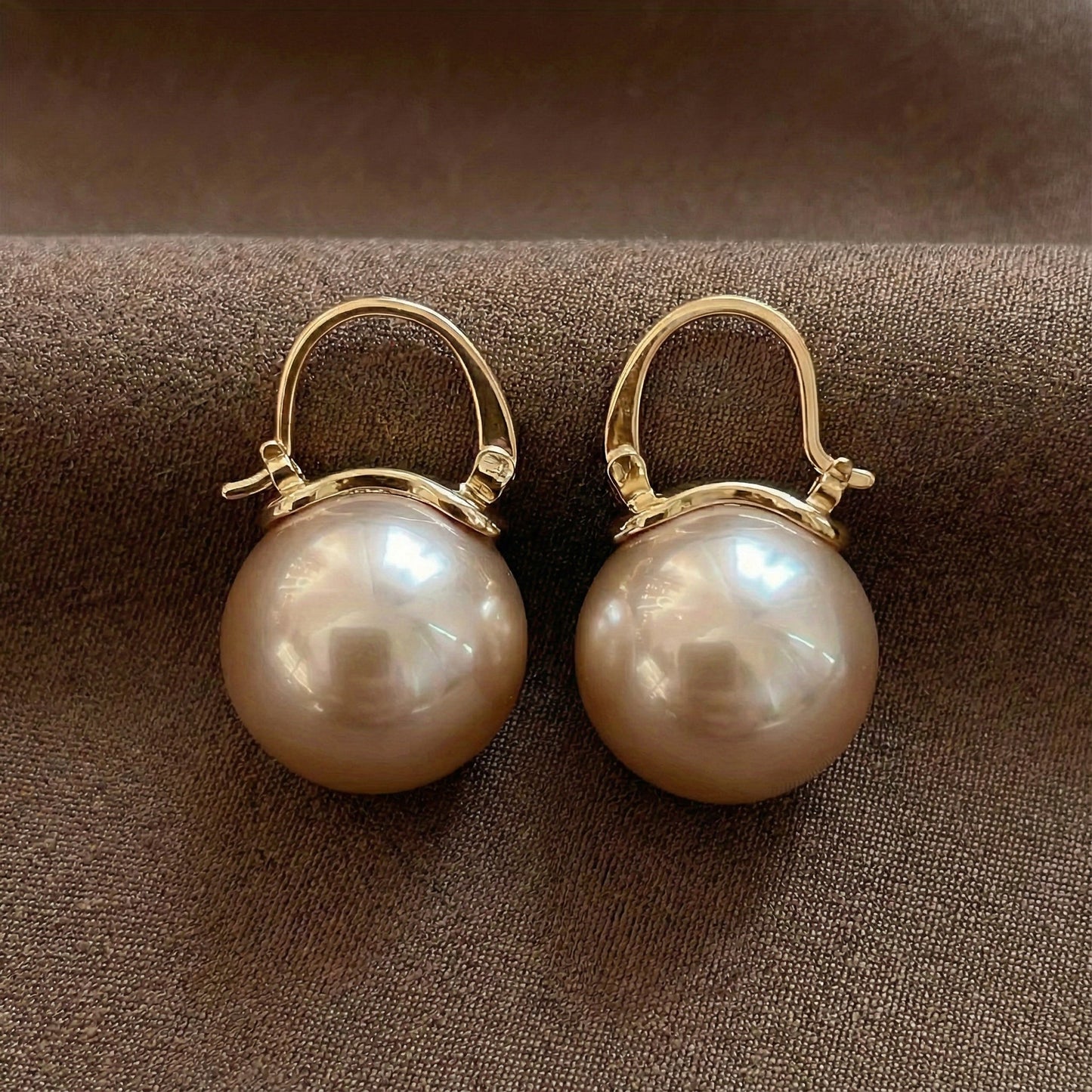 Whisper of Perlas Aretes