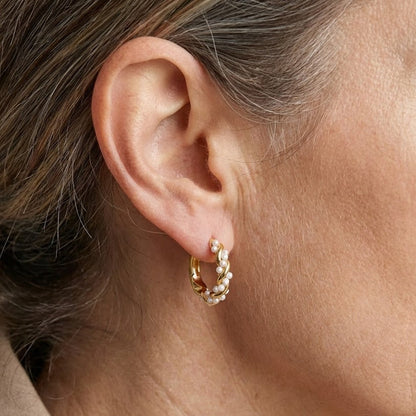 Twirled Perla Aretes de Aro