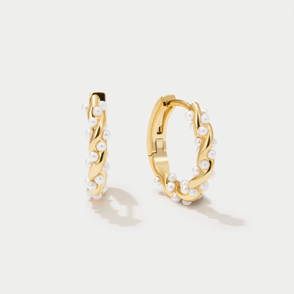 Twirled Perla Aretes de Aro