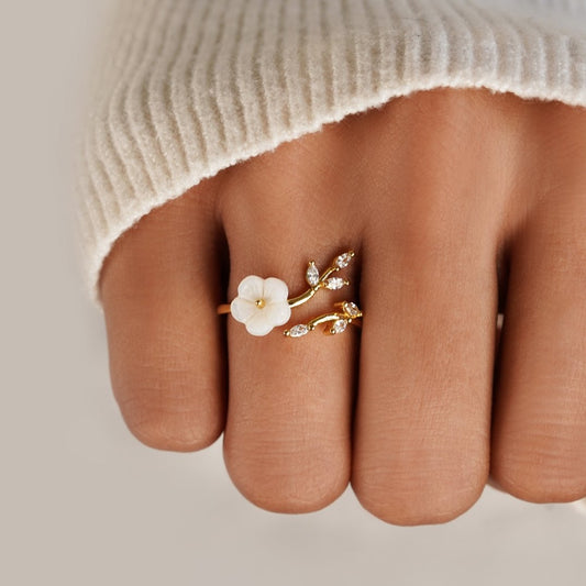 Oro Floral and Leaf Open Anillo
